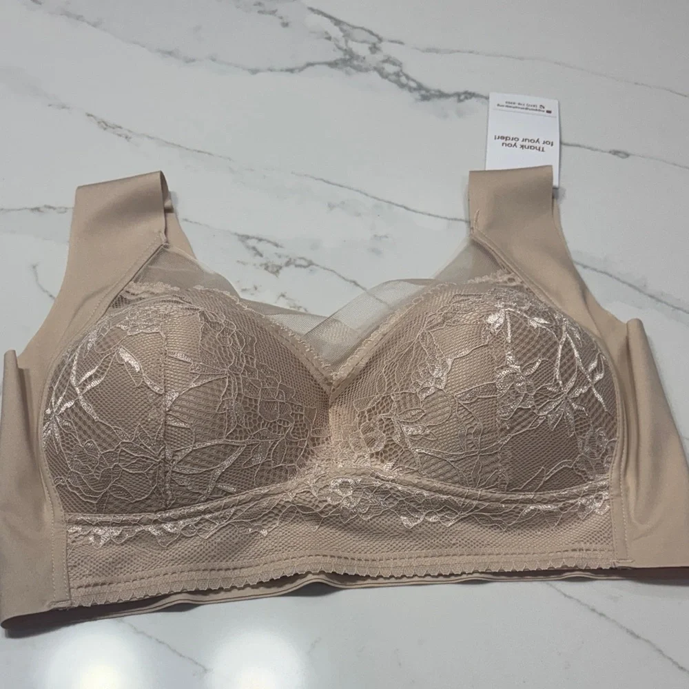 chic Women's Tan Lace Bra
